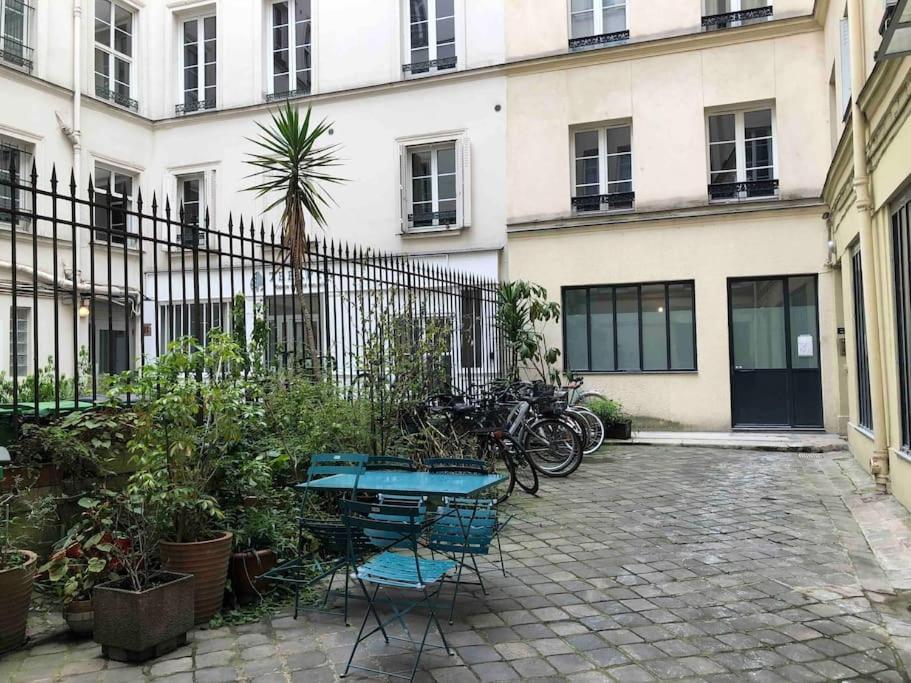 Charming Parisian Apartment Under The Rooftops Dış mekan fotoğraf